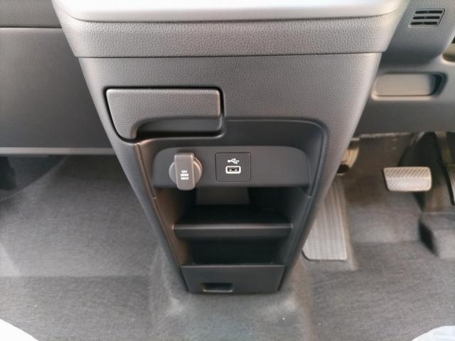 フリード ｅ：ＨＥＶエアー　ＥＸ　登録済未使用車（27枚目）