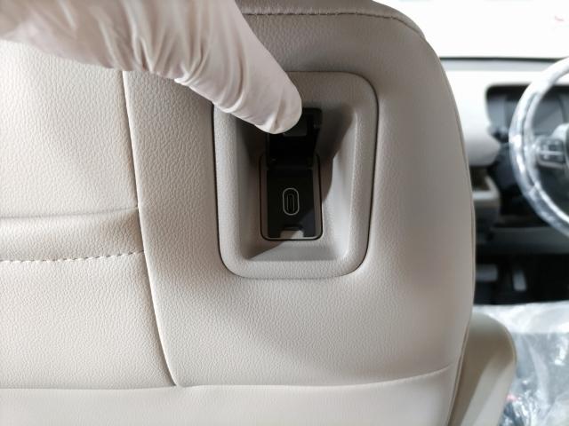 フリード ｅ：ＨＥＶエアー　ＥＸ　登録済未使用車（31枚目）