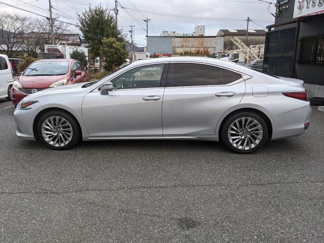 ES ES300h バージョンL 黒革エアシート サンルーフ マークレビンソンTVナビ パノラマビューモニター(5枚目)