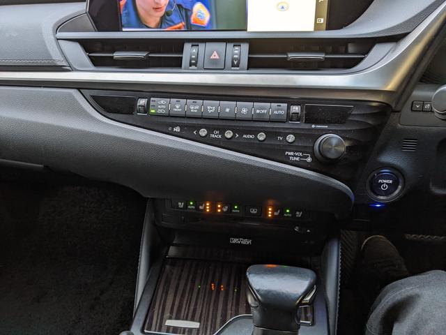 ES ES300h バージョンL 黒革エアシート サンルーフ マークレビンソンTVナビ パノラマビューモニター(23枚目)