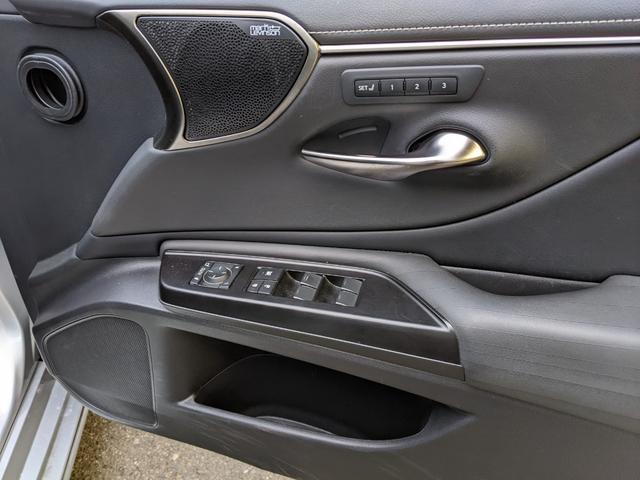 ES ES300h バージョンL 黒革エアシート サンルーフ マークレビンソンTVナビ パノラマビューモニター(28枚目)