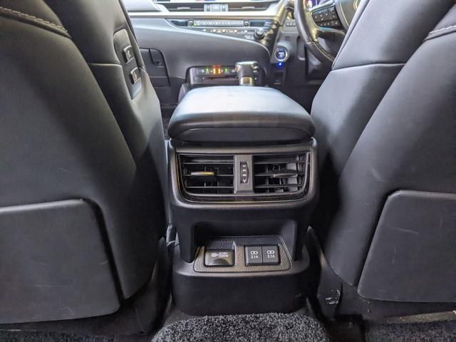 ES ES300h バージョンL 黒革エアシート サンルーフ マークレビンソンTVナビ パノラマビューモニター(36枚目)