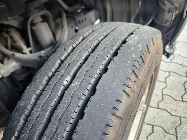 トヨエース 　ジャストロー　ダブルタイヤ　積載量１５００キロ　軽油　ＭＴ　ワンセグＴＶ（18枚目）