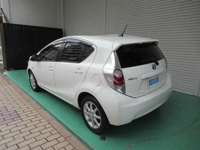 アクア Ｇ　ライムホワイトパールクリスタルシャイン　実走行４２０００ｋｍ台　シートヒーター　トヨタ純正ナビＴＶ　Ｂｌｕｅｔｏｏｔｈオーディオ　ハンズフリー　バックカメラ　ＥＴＣ　スマートキー　ワンオーナー　禁煙（3枚目）