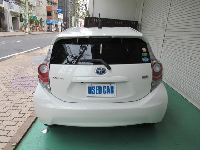 アクア Ｇ　ライムホワイトパールクリスタルシャイン　実走行４２０００ｋｍ台　シートヒーター　トヨタ純正ナビＴＶ　Ｂｌｕｅｔｏｏｔｈオーディオ　ハンズフリー　バックカメラ　ＥＴＣ　スマートキー　ワンオーナー　禁煙（4枚目）