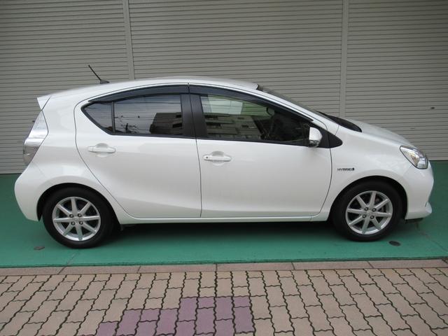 アクア Ｇ　ライムホワイトパールクリスタルシャイン　実走行４２０００ｋｍ台　シートヒーター　トヨタ純正ナビＴＶ　Ｂｌｕｅｔｏｏｔｈオーディオ　ハンズフリー　バックカメラ　ＥＴＣ　スマートキー　ワンオーナー　禁煙（6枚目）