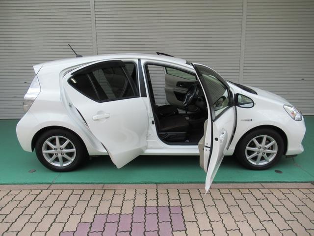 アクア Ｇ　ライムホワイトパールクリスタルシャイン　実走行４２０００ｋｍ台　シートヒーター　トヨタ純正ナビＴＶ　Ｂｌｕｅｔｏｏｔｈオーディオ　ハンズフリー　バックカメラ　ＥＴＣ　スマートキー　ワンオーナー　禁煙（73枚目）