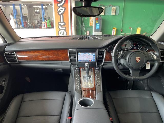 パナメーラ Ｓ　ハイブリッド　ＥＴＣ　クリアランスソナー　オートクルーズコントロール　バックカメラ　ナビ　フルセグＴＶ　アルミホイール　オートライト　ＨＩＤ　サンルーフ　ＡＴ　シートヒーター　シートエアコン　キーレスエントリー（2枚目）