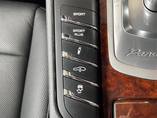 パナメーラ Ｓ　ハイブリッド　ＥＴＣ　クリアランスソナー　オートクルーズコントロール　バックカメラ　ナビ　フルセグＴＶ　アルミホイール　オートライト　ＨＩＤ　サンルーフ　ＡＴ　シートヒーター　シートエアコン　キーレスエントリー（10枚目）