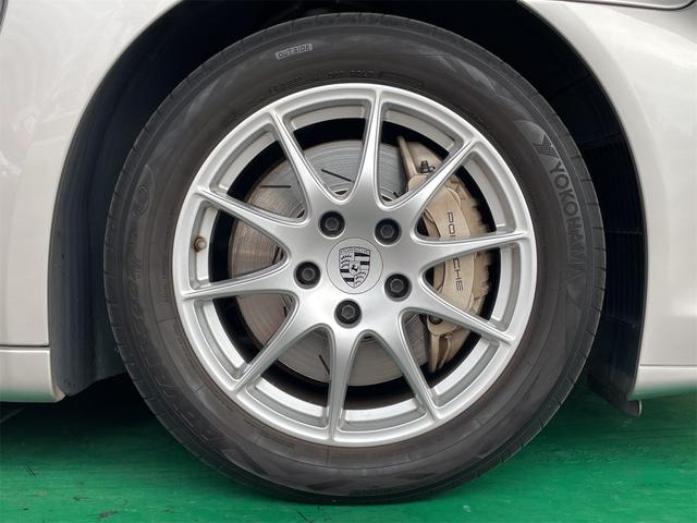 パナメーラ Ｓ　ハイブリッド　ＥＴＣ　クリアランスソナー　オートクルーズコントロール　バックカメラ　ナビ　フルセグＴＶ　アルミホイール　オートライト　ＨＩＤ　サンルーフ　ＡＴ　シートヒーター　シートエアコン　キーレスエントリー（15枚目）