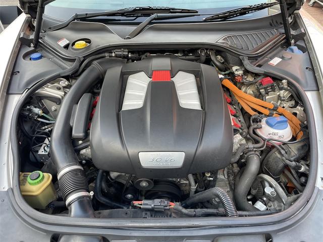 パナメーラ Ｓ　ハイブリッド　ＥＴＣ　クリアランスソナー　オートクルーズコントロール　バックカメラ　ナビ　フルセグＴＶ　アルミホイール　オートライト　ＨＩＤ　サンルーフ　ＡＴ　シートヒーター　シートエアコン　キーレスエントリー（18枚目）