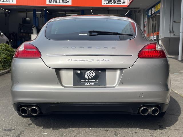 パナメーラ Ｓ　ハイブリッド　ＥＴＣ　クリアランスソナー　オートクルーズコントロール　バックカメラ　ナビ　フルセグＴＶ　アルミホイール　オートライト　ＨＩＤ　サンルーフ　ＡＴ　シートヒーター　シートエアコン　キーレスエントリー（22枚目）