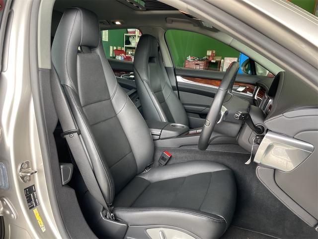 パナメーラ Ｓ　ハイブリッド　ＥＴＣ　クリアランスソナー　オートクルーズコントロール　バックカメラ　ナビ　フルセグＴＶ　アルミホイール　オートライト　ＨＩＤ　サンルーフ　ＡＴ　シートヒーター　シートエアコン　キーレスエントリー（34枚目）