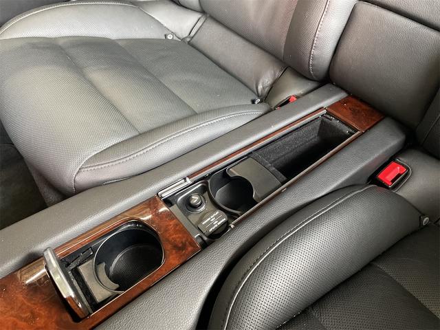 パナメーラ Ｓ　ハイブリッド　ＥＴＣ　クリアランスソナー　オートクルーズコントロール　バックカメラ　ナビ　フルセグＴＶ　アルミホイール　オートライト　ＨＩＤ　サンルーフ　ＡＴ　シートヒーター　シートエアコン　キーレスエントリー（41枚目）