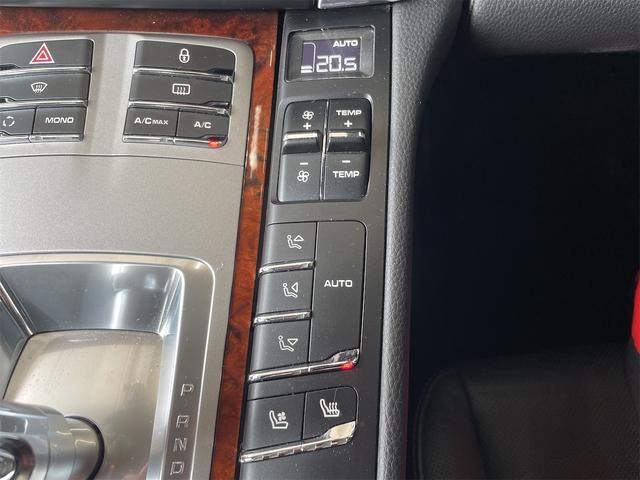 パナメーラ Ｓ　ハイブリッド　ＥＴＣ　クリアランスソナー　オートクルーズコントロール　バックカメラ　ナビ　フルセグＴＶ　アルミホイール　オートライト　ＨＩＤ　サンルーフ　ＡＴ　シートヒーター　シートエアコン　キーレスエントリー（49枚目）