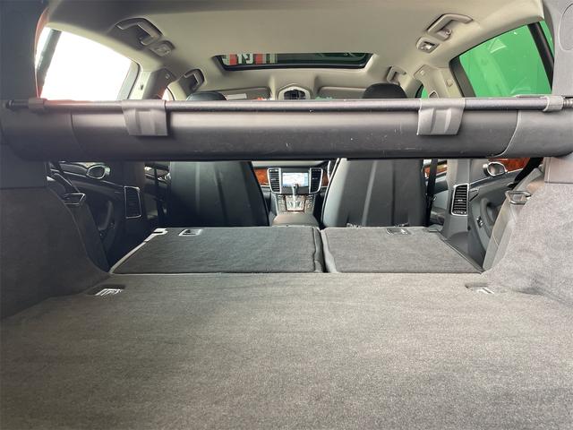 パナメーラ Ｓ　ハイブリッド　ＥＴＣ　クリアランスソナー　オートクルーズコントロール　バックカメラ　ナビ　フルセグＴＶ　アルミホイール　オートライト　ＨＩＤ　サンルーフ　ＡＴ　シートヒーター　シートエアコン　キーレスエントリー（66枚目）