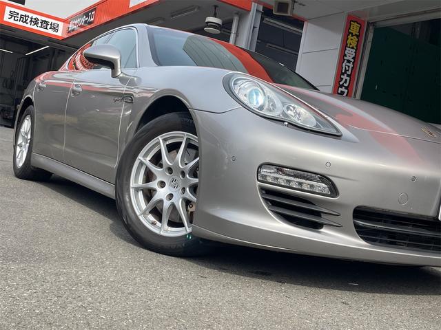 パナメーラ Ｓ　ハイブリッド　ＥＴＣ　クリアランスソナー　オートクルーズコントロール　バックカメラ　ナビ　フルセグＴＶ　アルミホイール　オートライト　ＨＩＤ　サンルーフ　ＡＴ　シートヒーター　シートエアコン　キーレスエントリー（67枚目）