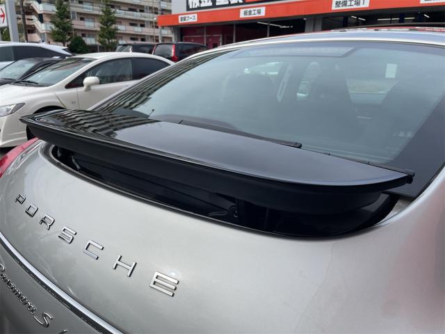 パナメーラ Ｓ　ハイブリッド　ＥＴＣ　クリアランスソナー　オートクルーズコントロール　バックカメラ　ナビ　フルセグＴＶ　アルミホイール　オートライト　ＨＩＤ　サンルーフ　ＡＴ　シートヒーター　シートエアコン　キーレスエントリー（76枚目）