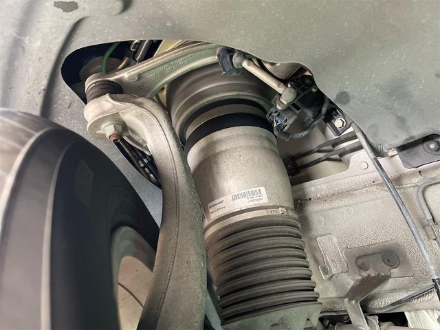 パナメーラ Ｓ　ハイブリッド　ＥＴＣ　クリアランスソナー　オートクルーズコントロール　バックカメラ　ナビ　フルセグＴＶ　アルミホイール　オートライト　ＨＩＤ　サンルーフ　ＡＴ　シートヒーター　シートエアコン　キーレスエントリー（77枚目）