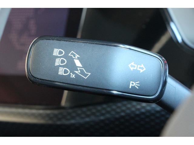 Ｔ－クロス ＴＳＩ　アクティブ　バックカメラ　クリアランスソナー　パークアシスト　衝突被害軽減システム　ナビ　オートライト　ＬＥＤヘッドランプ　アルミホイール　スマートキー　アイドリングストップ　ＡＴ　盗難防止システム　ＡＢＳ（6枚目）