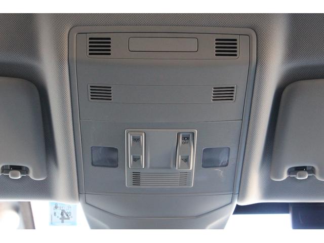 Ｔ－クロス ＴＳＩ　アクティブ　バックカメラ　クリアランスソナー　パークアシスト　衝突被害軽減システム　ナビ　オートライト　ＬＥＤヘッドランプ　アルミホイール　スマートキー　アイドリングストップ　ＡＴ　盗難防止システム　ＡＢＳ（17枚目）