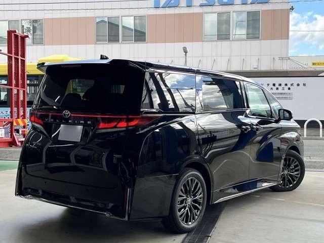 ヴェルファイア Ｚ　プレミア　登録済み未使用車　両側電動スライドドア　ガラスル－フ　全周囲カメラ　フルセグナビ　クリアランスソナー　アダプティブクルーズコントロール　レーンキープアシスト　パワシート　シートヒーター　オットマン（4枚目）