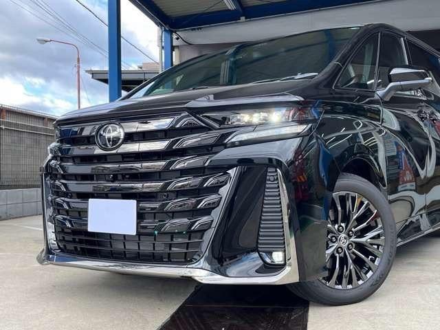 ヴェルファイア Ｚ　プレミア　登録済み未使用車　両側電動スライドドア　ガラスル－フ　全周囲カメラ　フルセグナビ　クリアランスソナー　アダプティブクルーズコントロール　レーンキープアシスト　パワシート　シートヒーター　オットマン（10枚目）