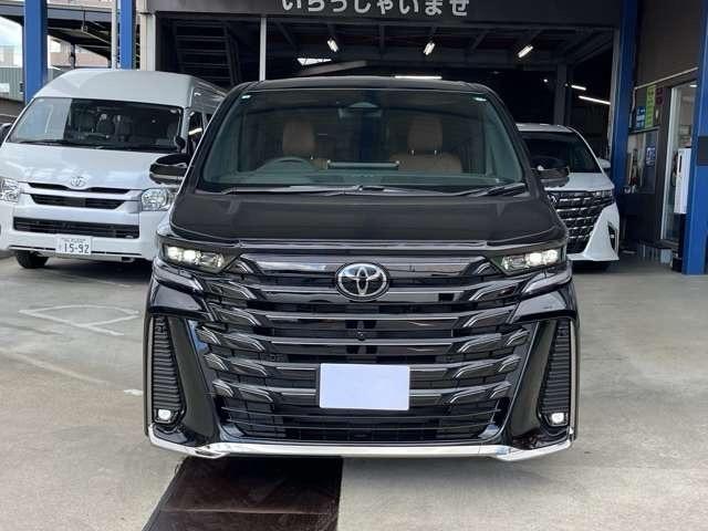 ヴェルファイア Ｚ　プレミア　登録済み未使用車　両側電動スライドドア　ガラスル－フ　全周囲カメラ　フルセグナビ　クリアランスソナー　アダプティブクルーズコントロール　レーンキープアシスト　パワシート　シートヒーター　オットマン（12枚目）