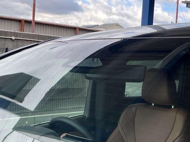 ヴェルファイア Ｚ　プレミア　登録済み未使用車　両側電動スライドドア　ガラスル－フ　全周囲カメラ　フルセグナビ　クリアランスソナー　アダプティブクルーズコントロール　レーンキープアシスト　パワシート　シートヒーター　オットマン（13枚目）