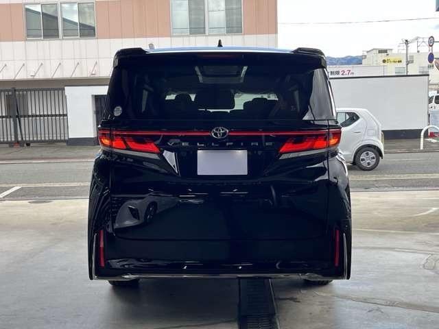 ヴェルファイア Ｚ　プレミア　登録済み未使用車　両側電動スライドドア　ガラスル－フ　全周囲カメラ　フルセグナビ　クリアランスソナー　アダプティブクルーズコントロール　レーンキープアシスト　パワシート　シートヒーター　オットマン（19枚目）