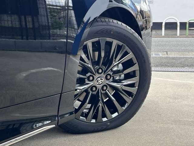 ヴェルファイア Ｚ　プレミア　登録済み未使用車　両側電動スライドドア　ガラスル－フ　全周囲カメラ　フルセグナビ　クリアランスソナー　アダプティブクルーズコントロール　レーンキープアシスト　パワシート　シートヒーター　オットマン（25枚目）