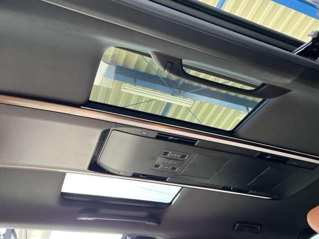 ヴェルファイア Ｚ　プレミア　登録済み未使用車　両側電動スライドドア　ガラスル－フ　全周囲カメラ　フルセグナビ　クリアランスソナー　アダプティブクルーズコントロール　レーンキープアシスト　パワシート　シートヒーター　オットマン（32枚目）