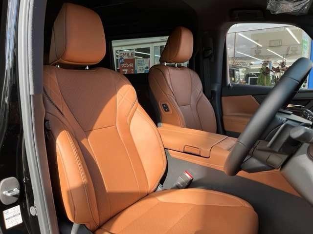 ヴェルファイア Ｚ　プレミア　登録済み未使用車　両側電動スライドドア　ガラスル－フ　全周囲カメラ　フルセグナビ　クリアランスソナー　アダプティブクルーズコントロール　レーンキープアシスト　パワシート　シートヒーター　オットマン（34枚目）