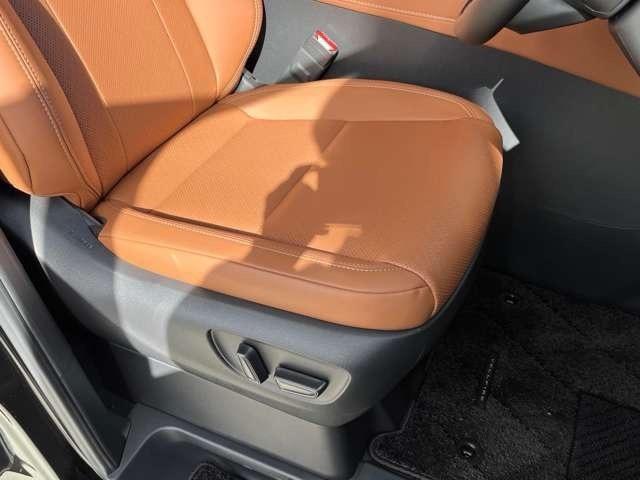 ヴェルファイア Ｚ　プレミア　登録済み未使用車　両側電動スライドドア　ガラスル－フ　全周囲カメラ　フルセグナビ　クリアランスソナー　アダプティブクルーズコントロール　レーンキープアシスト　パワシート　シートヒーター　オットマン（35枚目）