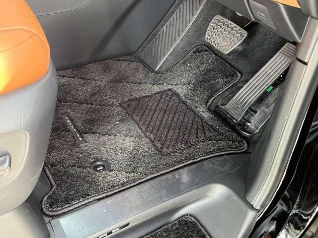 ヴェルファイア Ｚ　プレミア　登録済み未使用車　両側電動スライドドア　ガラスル－フ　全周囲カメラ　フルセグナビ　クリアランスソナー　アダプティブクルーズコントロール　レーンキープアシスト　パワシート　シートヒーター　オットマン（36枚目）