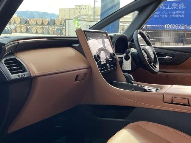 ヴェルファイア Ｚ　プレミア　登録済み未使用車　両側電動スライドドア　ガラスル－フ　全周囲カメラ　フルセグナビ　クリアランスソナー　アダプティブクルーズコントロール　レーンキープアシスト　パワシート　シートヒーター　オットマン（37枚目）