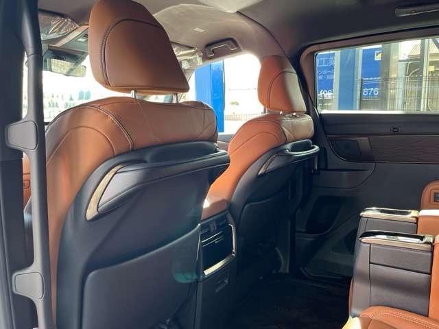 ヴェルファイア Ｚ　プレミア　登録済み未使用車　両側電動スライドドア　ガラスル－フ　全周囲カメラ　フルセグナビ　クリアランスソナー　アダプティブクルーズコントロール　レーンキープアシスト　パワシート　シートヒーター　オットマン（42枚目）