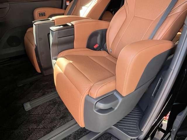 ヴェルファイア Ｚ　プレミア　登録済み未使用車　両側電動スライドドア　ガラスル－フ　全周囲カメラ　フルセグナビ　クリアランスソナー　アダプティブクルーズコントロール　レーンキープアシスト　パワシート　シートヒーター　オットマン（44枚目）