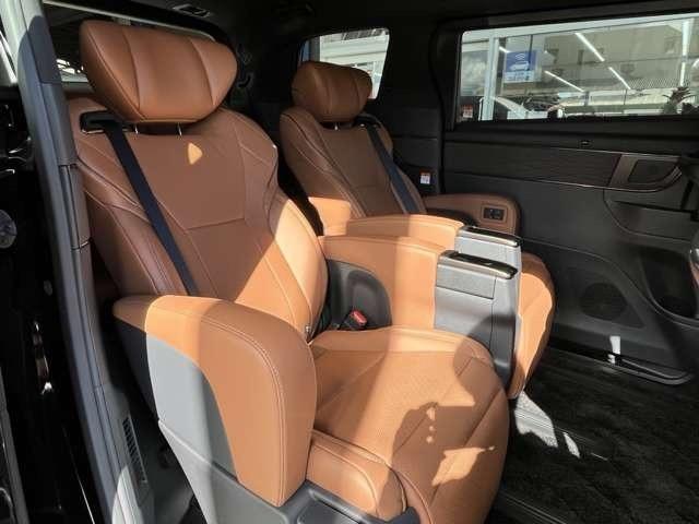 ヴェルファイア Ｚ　プレミア　登録済み未使用車　両側電動スライドドア　ガラスル－フ　全周囲カメラ　フルセグナビ　クリアランスソナー　アダプティブクルーズコントロール　レーンキープアシスト　パワシート　シートヒーター　オットマン（47枚目）