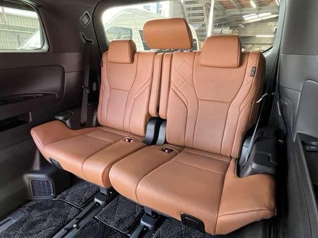 ヴェルファイア Ｚ　プレミア　登録済み未使用車　両側電動スライドドア　ガラスル－フ　全周囲カメラ　フルセグナビ　クリアランスソナー　アダプティブクルーズコントロール　レーンキープアシスト　パワシート　シートヒーター　オットマン（50枚目）