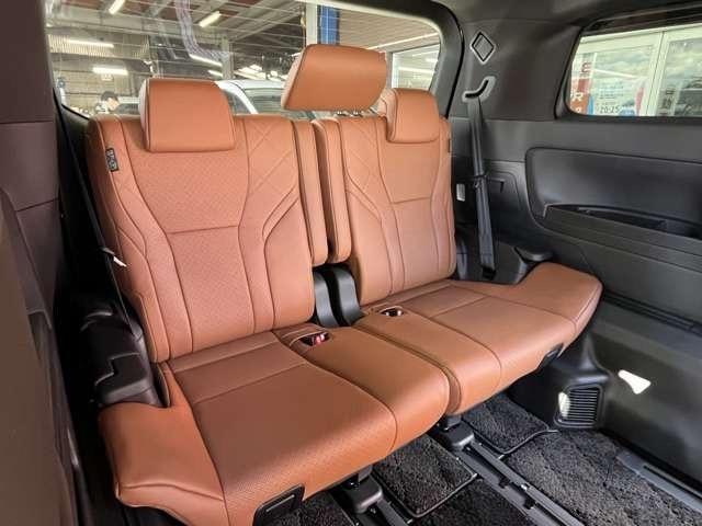 ヴェルファイア Ｚ　プレミア　登録済み未使用車　両側電動スライドドア　ガラスル－フ　全周囲カメラ　フルセグナビ　クリアランスソナー　アダプティブクルーズコントロール　レーンキープアシスト　パワシート　シートヒーター　オットマン（51枚目）