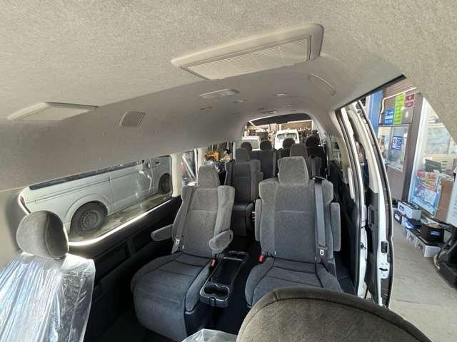 ハイエースワゴン グランドキャビン　ファインテックツアラー　４ＷＤ　デジタルインナーミラー　パノラミックビューモニター　電動スライドドア　ＬＥＤヘッドライト　寒冷地仕様　禁煙車　オットマン　コーナーセンサー（15枚目）
