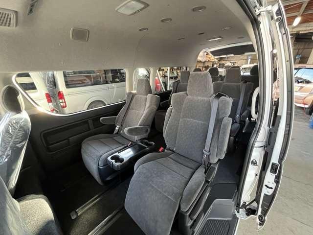 ハイエースワゴン グランドキャビン　ファインテックツアラー　４ＷＤ　デジタルインナーミラー　パノラミックビューモニター　電動スライドドア　ＬＥＤヘッドライト　寒冷地仕様　禁煙車　オットマン　コーナーセンサー（16枚目）