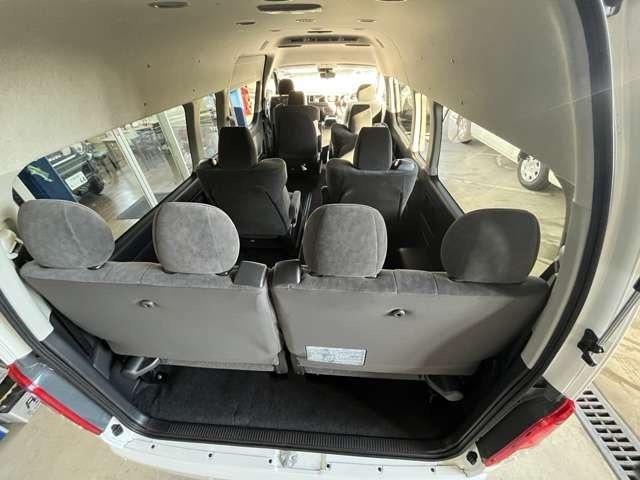 ハイエースワゴン グランドキャビン　ファインテックツアラー　４ＷＤ　デジタルインナーミラー　パノラミックビューモニター　電動スライドドア　ＬＥＤヘッドライト　寒冷地仕様　禁煙車　オットマン　コーナーセンサー（18枚目）