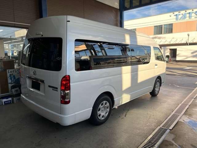 ハイエースワゴン グランドキャビン　ファインテックツアラー　４ＷＤ　デジタルインナーミラー　パノラミックビューモニター　電動スライドドア　ＬＥＤヘッドライト　寒冷地仕様　禁煙車　オットマン　コーナーセンサー（24枚目）