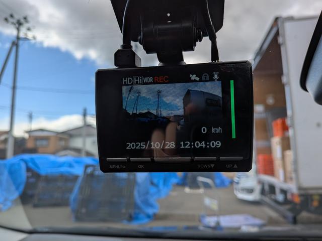 アクア Sスタイルブラック 2WD トヨタセーフティセンス 純正フルセグナビ バックカメラ ETC 前後ドライブレコーダー オートライト スマートキー プッシュスタート(3枚目)