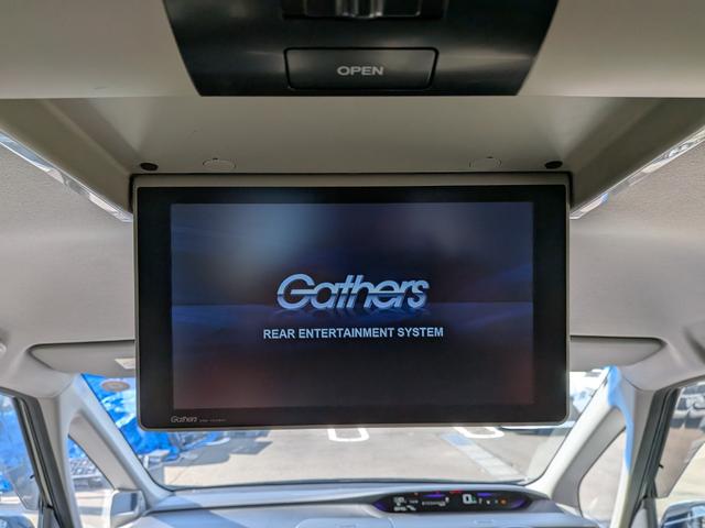 後席モニター装備！後部座席の方も退屈しません。