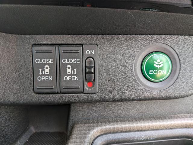 電動スライドドア装備！乗り降りや荷物の積み込みに大変便利です。