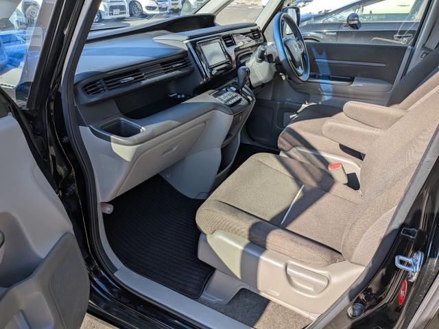 通常のオートローンに加えて、残価設定型ローン（新車）、自由払いローン、残価清算ローンの４種類をご準備しております