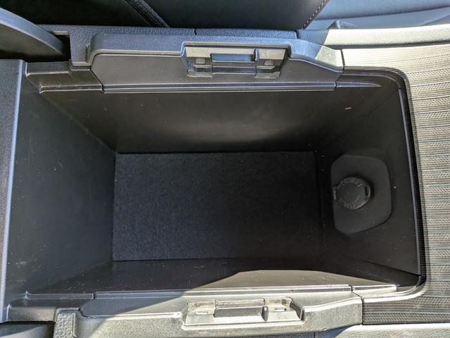 ハリアーハイブリッド Ｚ　純正フルセグナビ　ＪＢＬ　バックモニター　ＥＴＣ２．０　純正ドラレコ　電動リアゲート　衝突被害軽減システム　デジタルインナーミラー　クルーズコントロール　純正１９インチアルミ　ＬＥＤヘッドライト（36枚目）